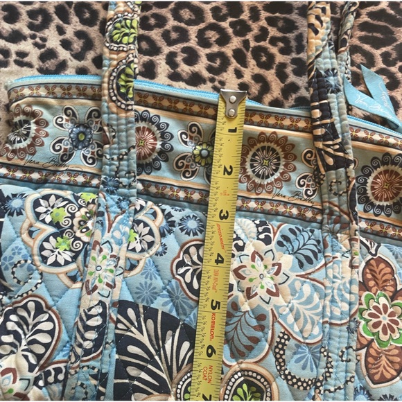 Sold on MP. Vera Bradley Bali blue purse, retired in 2009 - Picture 6 of 9